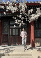 Hoa hậu Hương Giang đưa 2 con về quê chồng Trung Quốc ngắm cảnh, hoa đẹp mùa Xuân