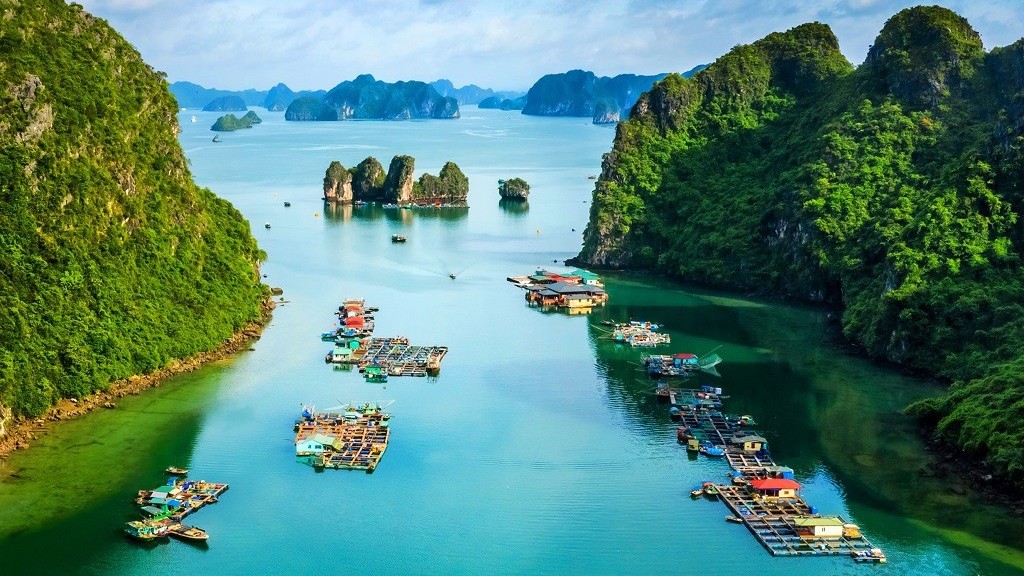 Làng chài Cửa Vạn, Quảng Ninh lọt top 16 thị trấn ven biển đẹp nhất thế giới