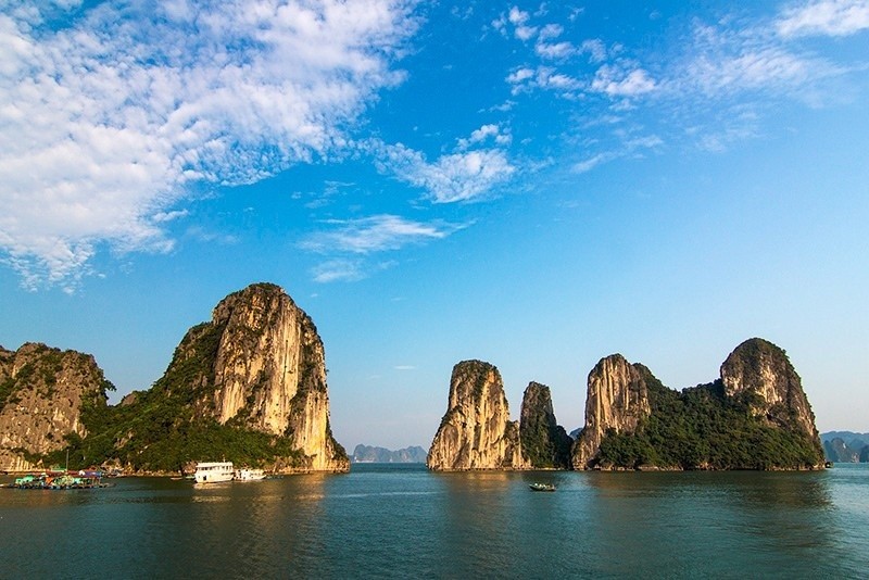 Làng chài Cửa Vạn, Quảng Ninh lọt top 16 thị trấn ven biển đẹp nhất thế giới