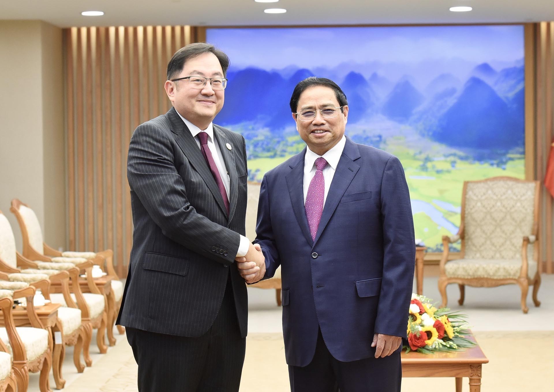 Thủ tướng Phạm Minh Chính tiếp Đại sứ Malaysia tại Việt Nam Dato’ Tan Yang Thai. (Nguồn: TTXVN)