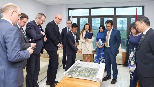 Russian Deputy PM D.N. Chernyshenko visits Vietnam National University, Hanoi