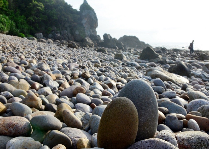 Enjoying summer holiday on Quan Lan island, Quang Ninh. (Photo: haiquanonline)