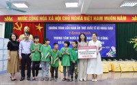 Trao 80 triệu đồng cho trẻ em khuyết tật và bị bỏ rơi tại tỉnh Bắc Ninh