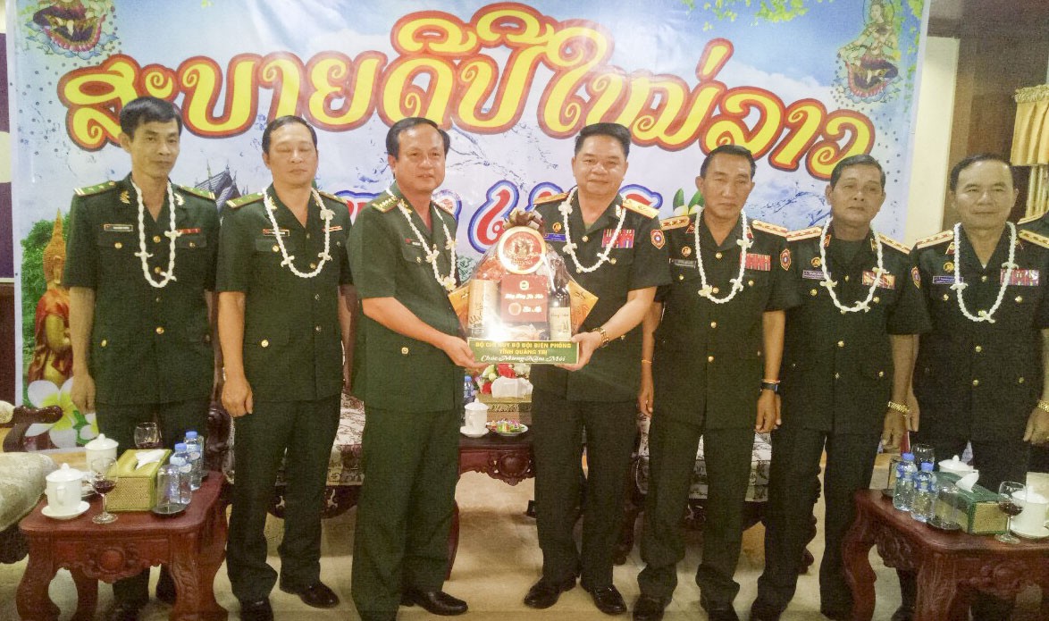 Bộ đội Biên phòng Quảng Trị thăm và chúc Tết Cổ truyền Bunpimay lực lượng vũ trang Lào