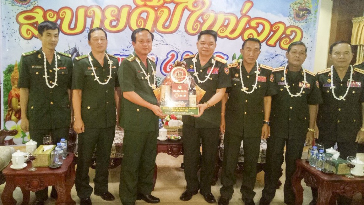 Bộ đội Biên phòng Quảng Trị thăm và chúc Tết Cổ truyền Bunpimay lực lượng vũ trang Lào