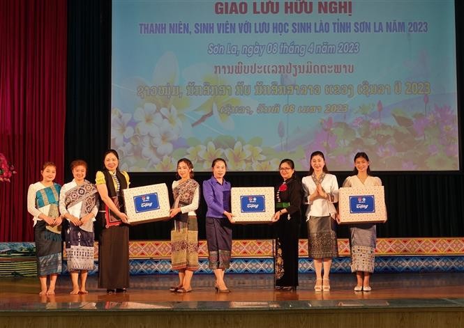 Lưu học sinh Lào rộn ràng đón Tết cổ truyền Bunpimay tại Thừa Thiên - Huế