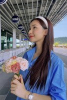 Sao Việt: Tiểu Vy trẻ trung với áo thun quần jean, Hòa Minzy đẹp như nàng thơ, siêu mẫu Thanh Hằng cực ngầu
