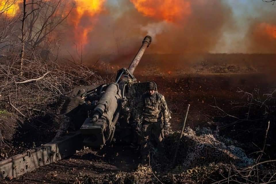 Báo Mỹ, Đức: Bắn gần 8.000 quả đạn pháo mỗi ngày đến nỗi khan hiếm, Ukraine 'cái khó ló cái khôn'. (Nguồn: Euromaidan Press)