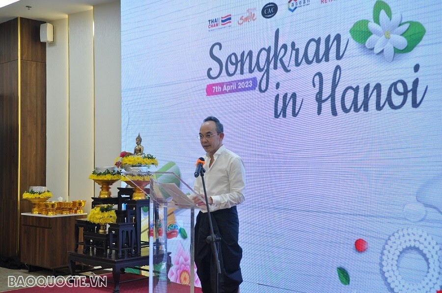(04.09) Đại sứ Thái Lan tại Việt Nam Nikorndej Balankura phát biểu chào mừng buổi Lễ Songkran. (Ảnh: Minh Quân)