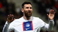 Messi 'đánh bật' Ronaldo, lập kỷ lục mới