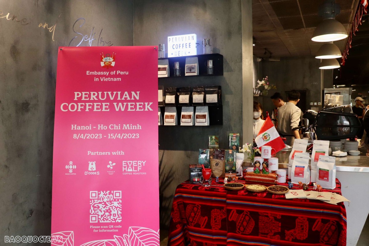 Tuần lễ Cà phê Peru sẽ diễn ra tại Hà Nội và thành phố Hồ Chí Minh từ ngày 8/4 - 15/4 do Đại sứ quán Peru phối hợp cùng Cafe RAAW, Trường đào tạo cà phê D´codeS Coffee Lab & Campus Vietnam, Habakuk fine coffee & bistro và Every Half Coffee Roaster tổ chức. (Ảnh: Hiền Linh)
