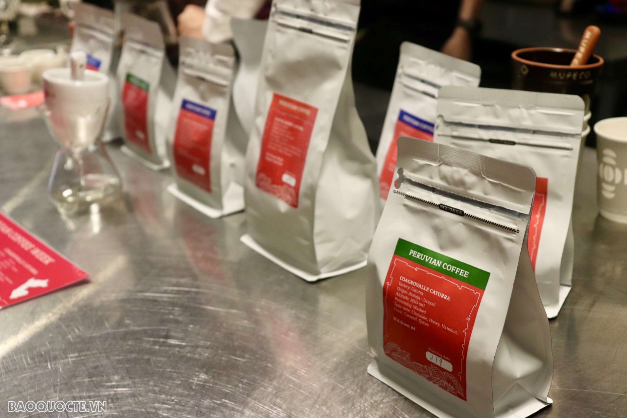Trong tuần lễ Cà phê năm nay, Đại sứ quán Peru sẽ giới thiệu 6 loại cà phê đặc sản đến từ 4 nhà sản xuất danh tiếng ở quốc gia này. (Ảnh: Hiền Linh)