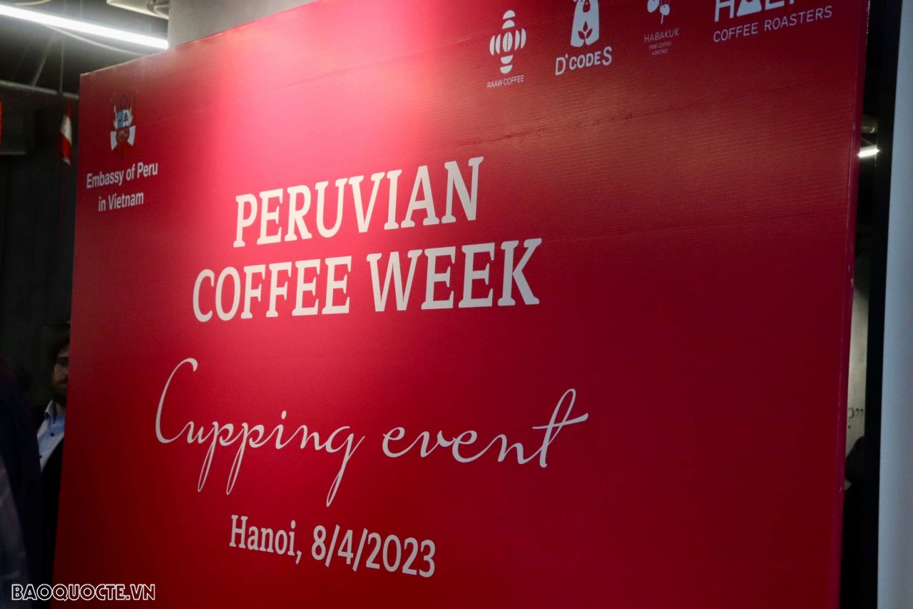 Mở đầu tuần lễ là hoạt động nếm thử cà phê “Cupping Event” được tổ chức tại 6 chi nhánh đối tác dành cho cộng đồng yêu thích cà phê tại cả Hà Nội và thành phố Hồ Chí Minh. (Ảnh: Hiền Linh)