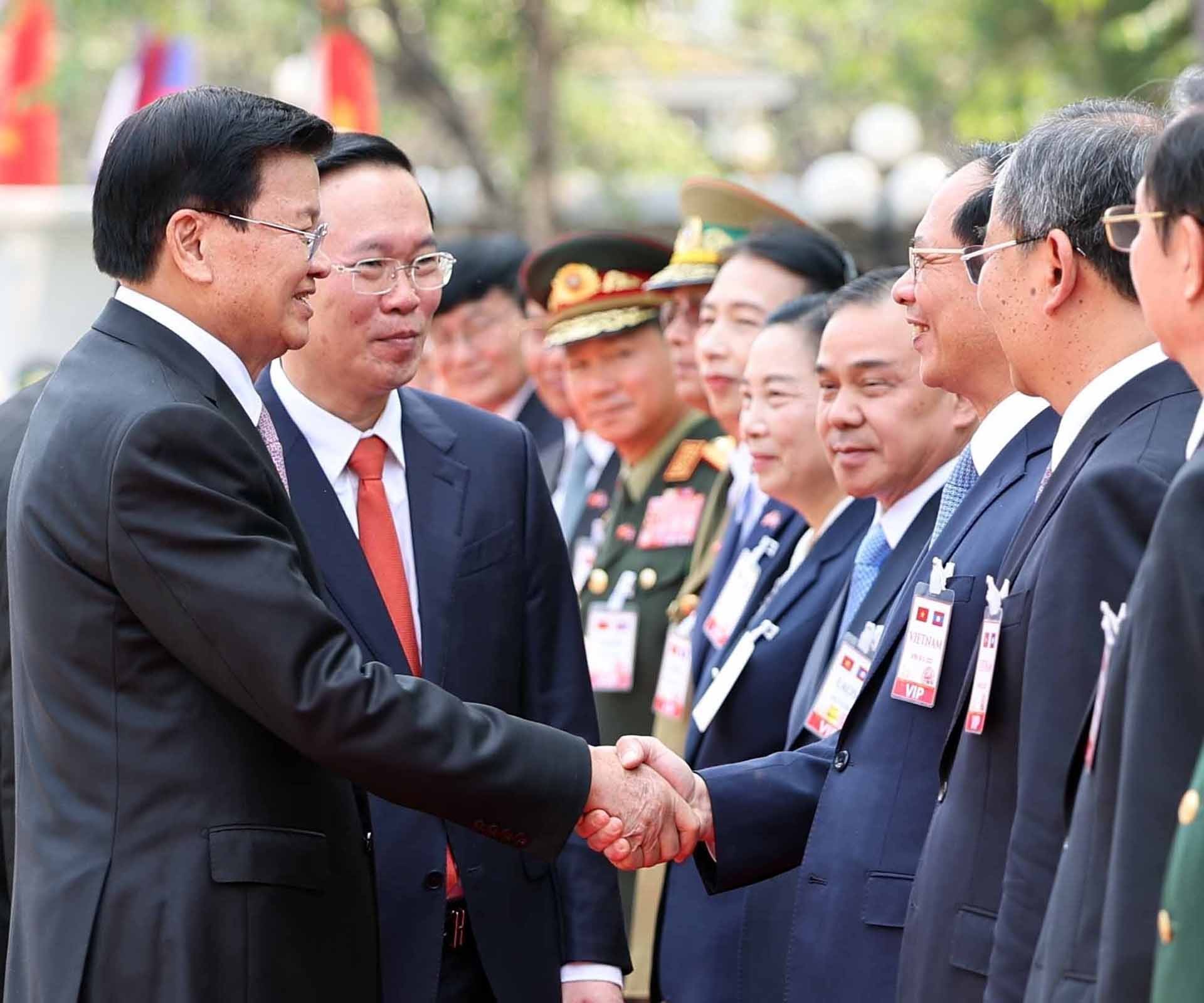 Tổng Bí thư, Chủ tịch nước Lào Thongloun Sisoulith chủ trì lễ đón chính thức Chủ tịch nước Võ Văn Thưởng