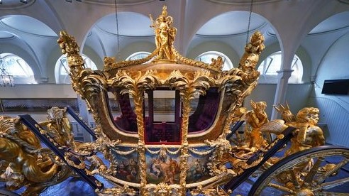 Vua Charles III và Hoàng hậu Camilla sẽ đi chiếc xe mạ vàng 261 tuổi sau lễ đăng quang