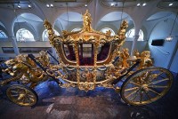 Vua Charles III và Hoàng hậu Camilla sẽ đi chiếc xe mạ vàng 261 tuổi sau lễ đăng quang