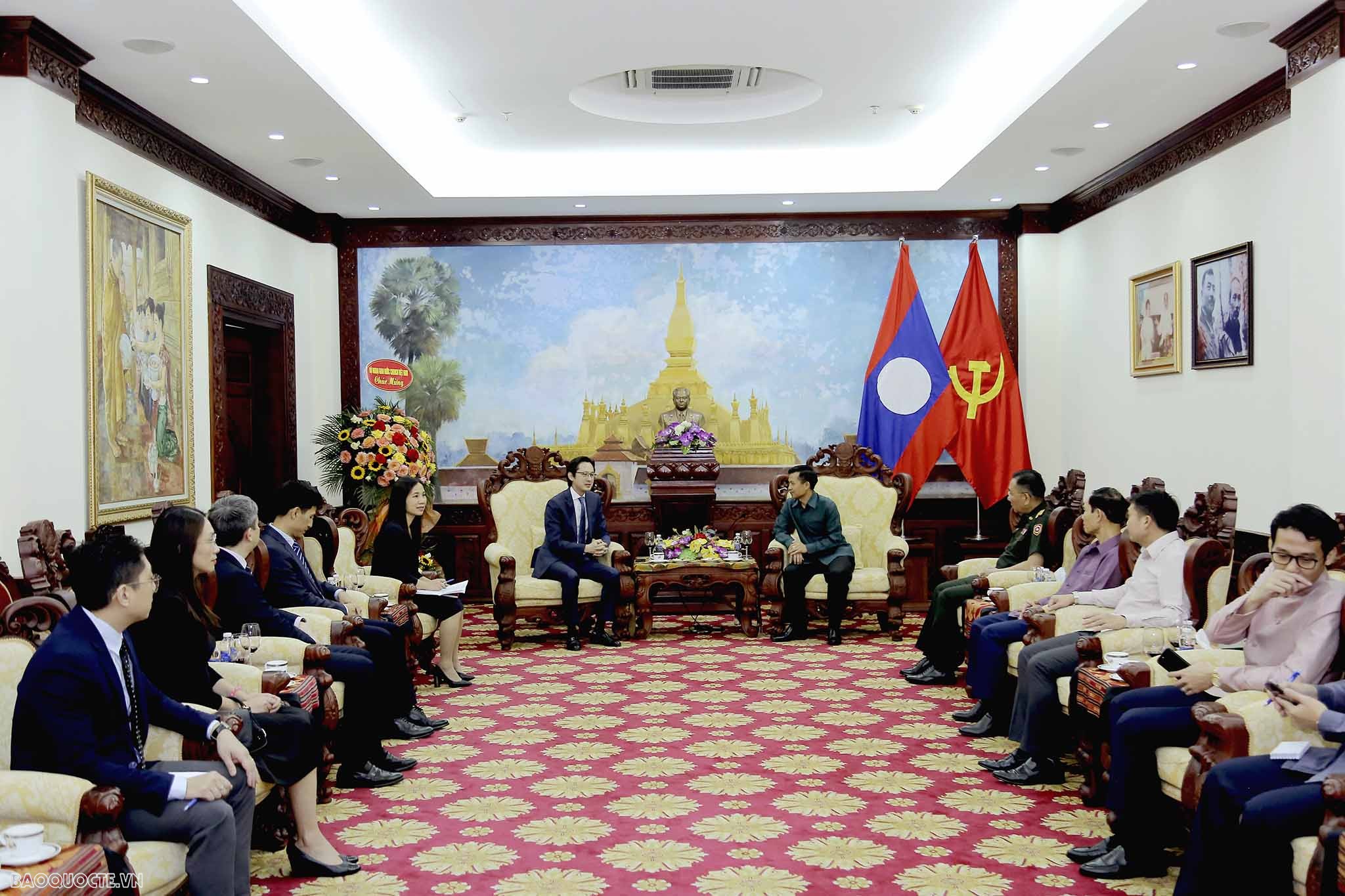 Thứ trưởng Ngoại giao Đỗ Hùng Việt chúc Tết Đại sứ quán Lào tại Việt Nam