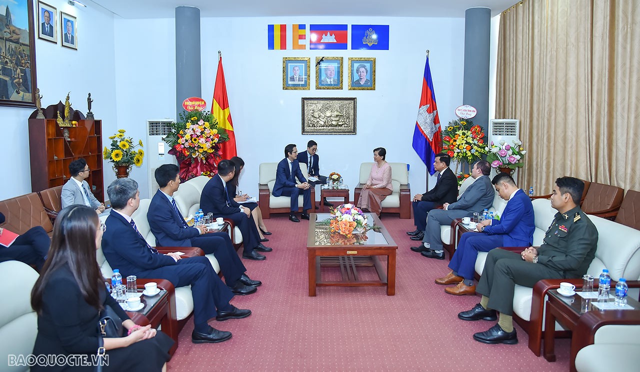 Thứ trưởng Ngoại giao Đỗ Hùng Việt chúc Tết cổ truyền Chol Chnam Thmay Campuchia