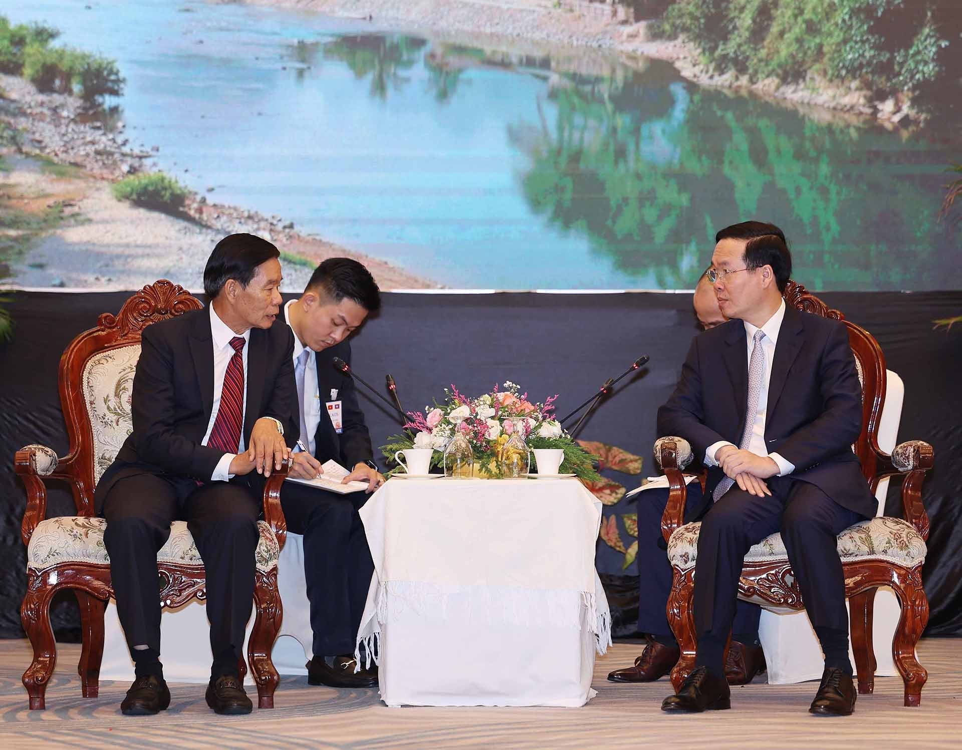 Chủ tịch nước Võ Văn Thưởng tiếp Chủ tịch Ủy ban Trung ương Mặt trận Lào xây dựng đất nước Sinlavong Khoutphaythoune. (Nguồn: TTXVN)