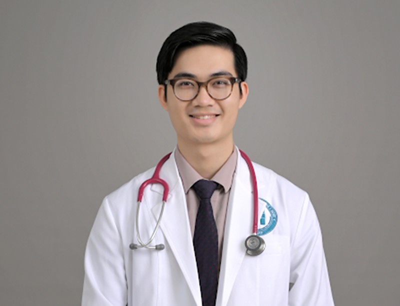 Bác sĩ Lê Tiến Huy hiện là Phó Viện trưởng Viện Khoa học Công nghệ Y Dược
