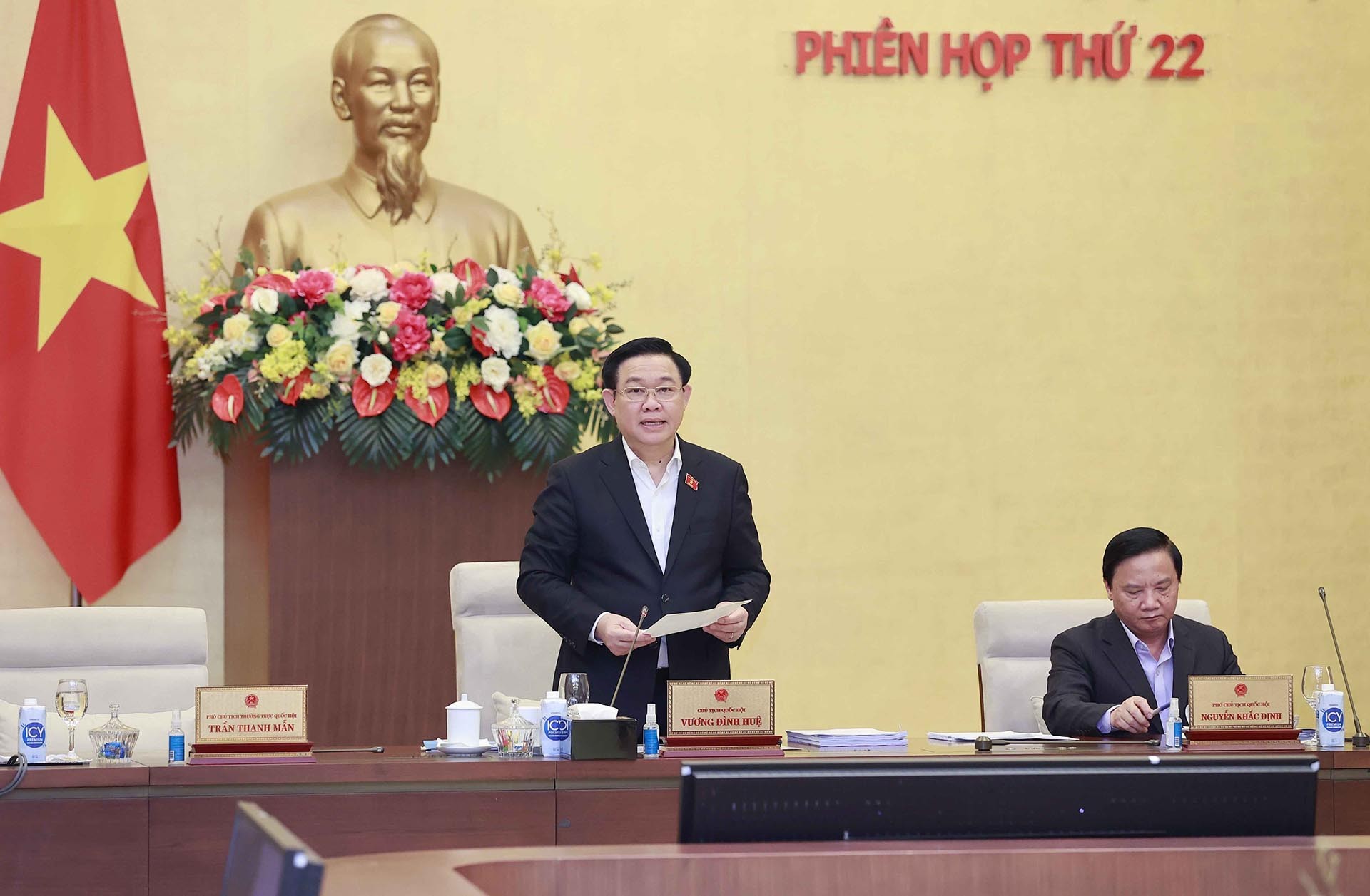 Chủ tịch Quốc hội Vương Đình Huệ phát biểu bế mạc phiên họp. (Nguồn: TTXVN)