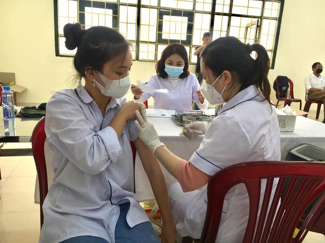 Covid-19: Số ca mắc tăng nhanh, bệnh nhân nặng tăng, tiếp tục đẩy nhanh tiêm vaccine