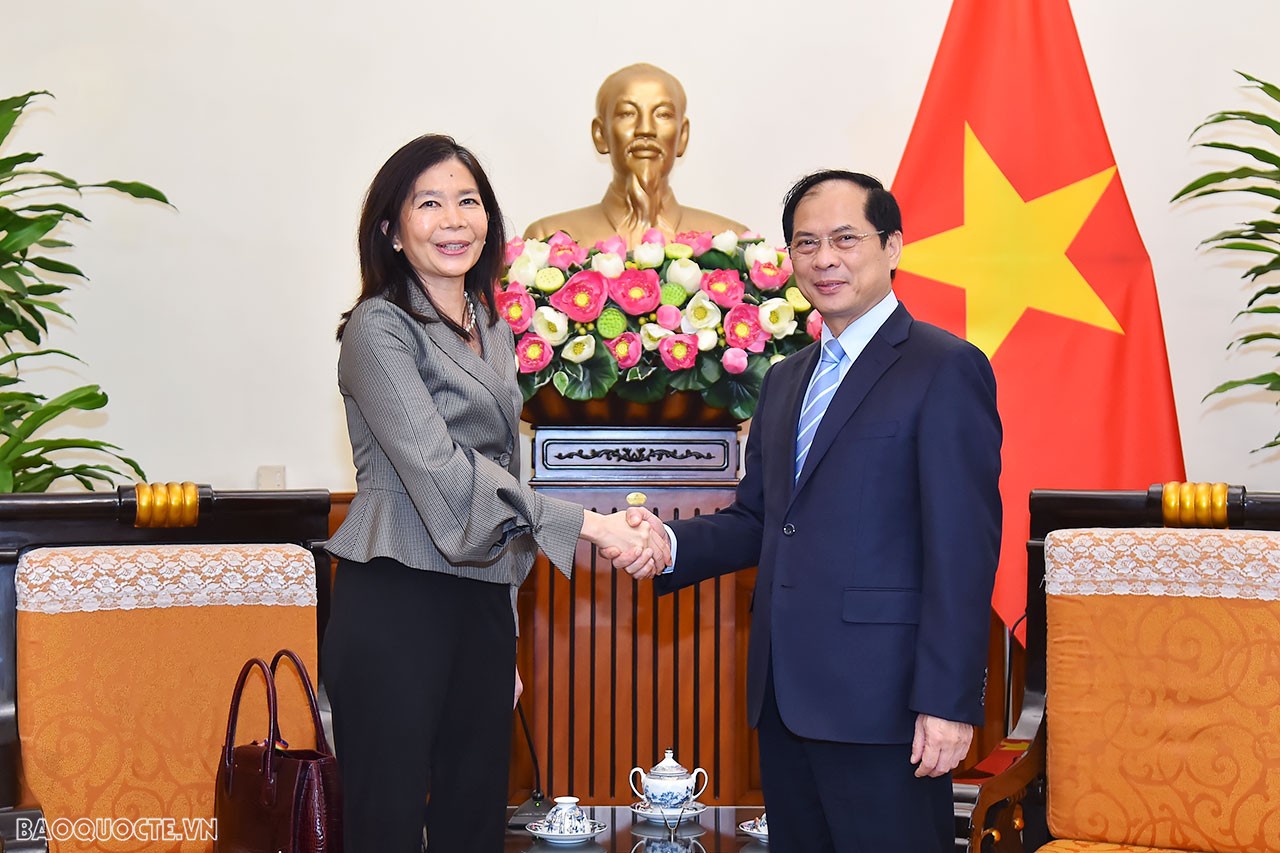 Ngày 12/4/2023, Bộ trưởng Ngoại giao Bùi Thanh Sơn tiếp bà Pauline Tamesis, Điều phối viên thường trú Liên hợp quốc (LHQ) tại Việt Nam. (Ảnh: Tuấn Anh) Bộ trưởng ngoại giao Bùi Thanh Sơn đề xuất 4 ưu tiên thúc đẩy hơn nữa quan hệ hợp tác Việt Nam-Liên hợp quốc