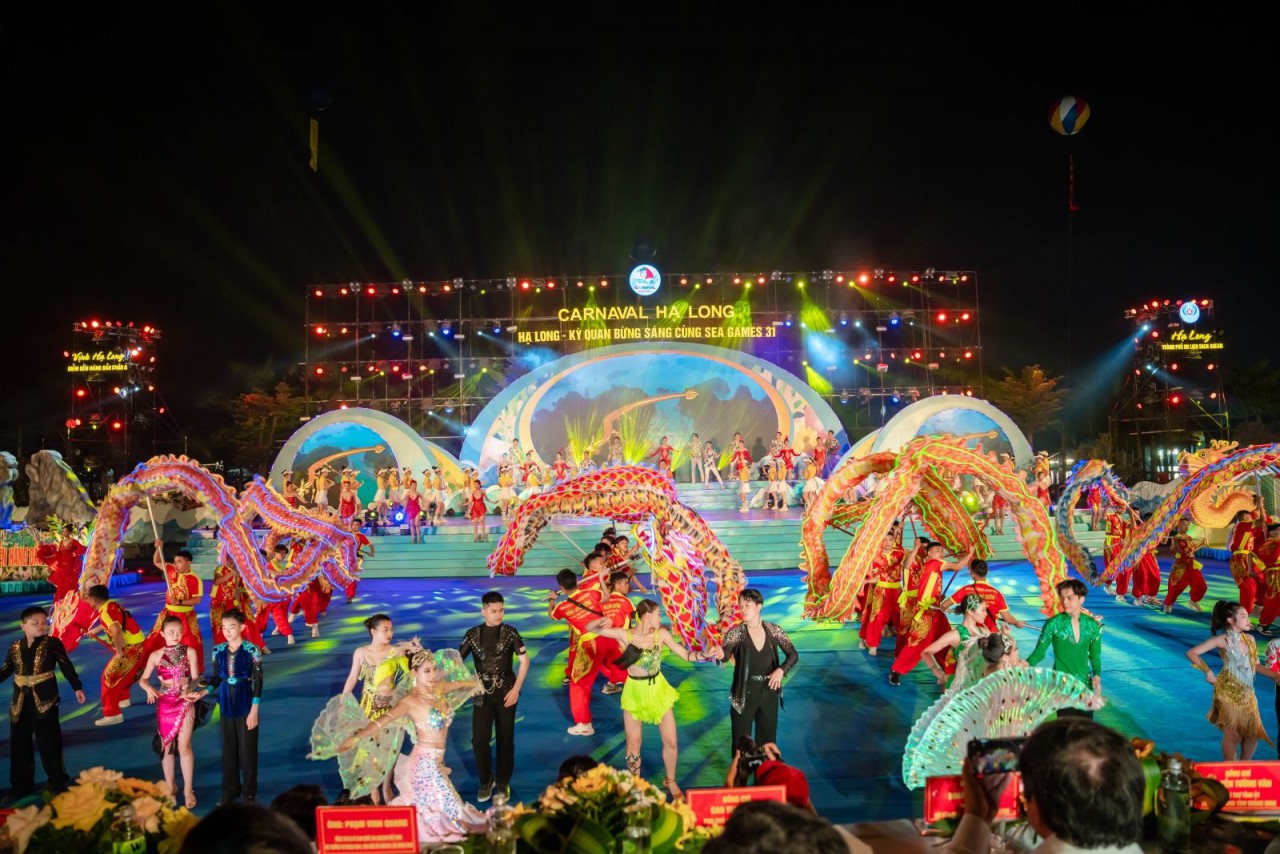 Carnival Ha Long 2022. (Photo: Moitruongvadothi)