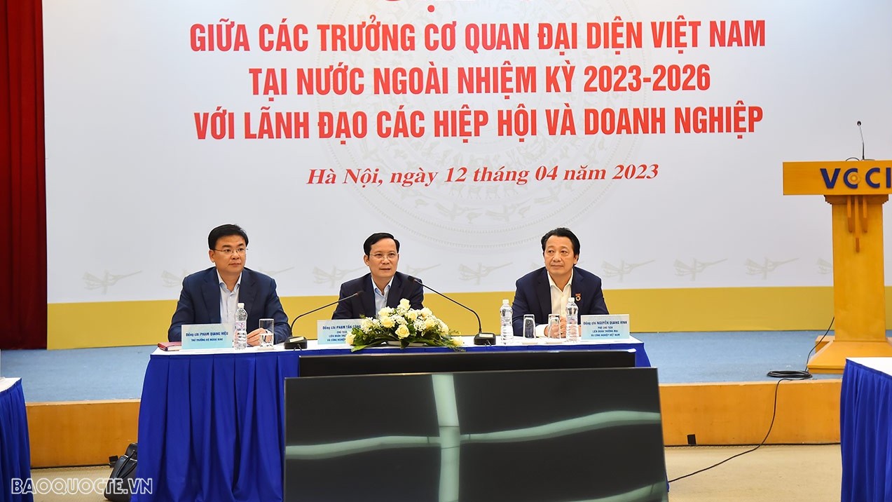 Đoàn Trưởng cơ quan đại diện Việt Nam ở nước ngoài nhiệm kỳ 2023-2026 làm việc với lãnh đạo VCCI, các hiệp hội và doanh nghiệp