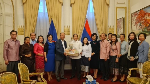 Vietnamese diplomats extend New Year greetings to Lao counterparts in France