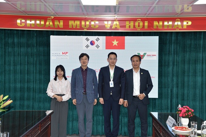 Trung Vuong University promotes educational cooperation with Korean Foundation