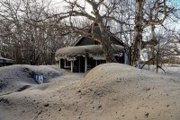 Hình ảnh ngôi làng của Nga bị vùi lấp bởi tro bụi núi lửa phun trào