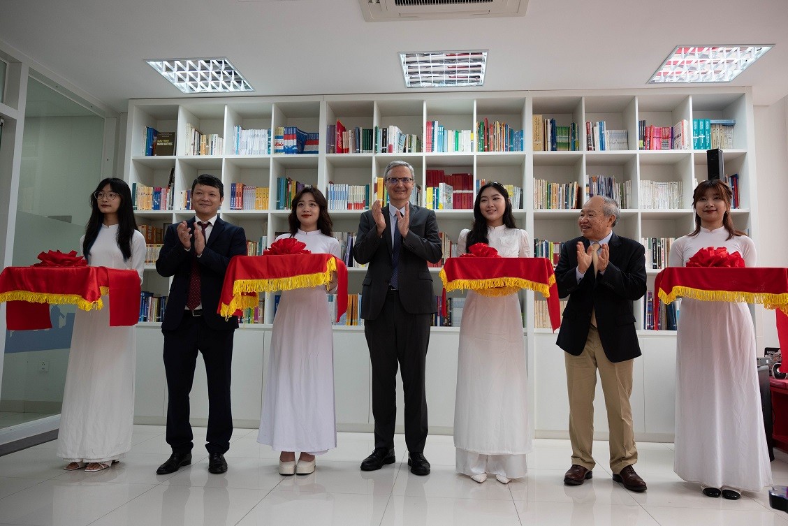 Khánh thành Thư viện Pháp ngữ và tổ chức Trao đổi 'Quan hệ Ngoại giao Việt-Pháp'
