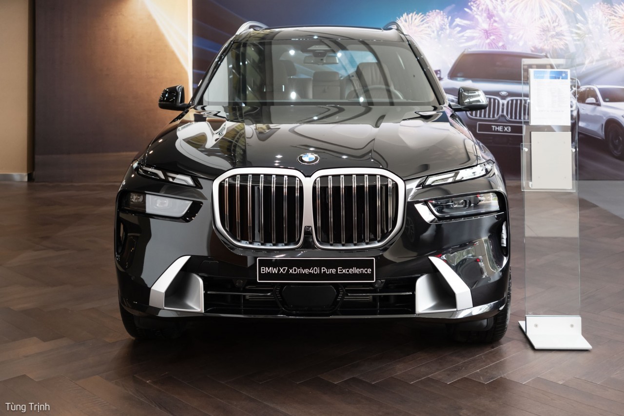 Cận cảnh BMW X7 2023, giá từ 6,299 tỷ đồng