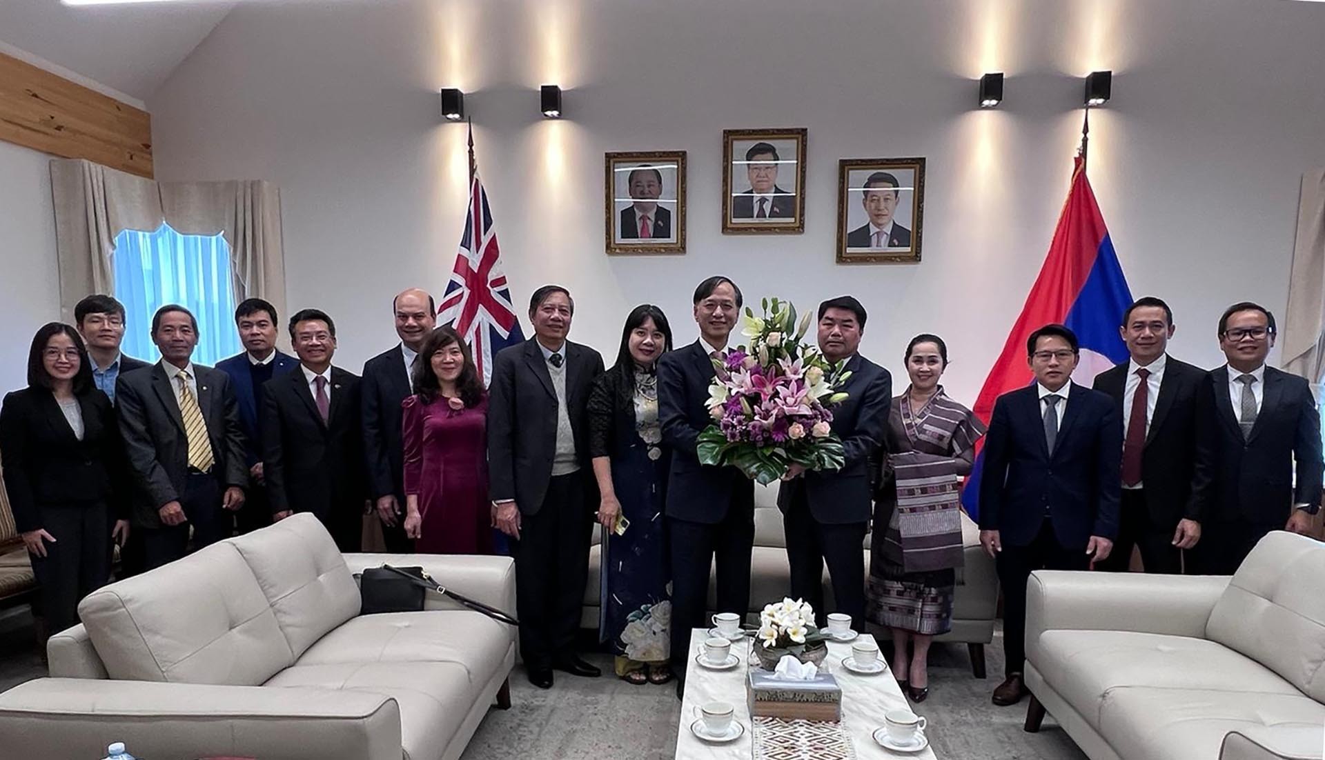 Đại sứ Nguyễn Tất Thành chúc Tết cổ truyền Bun Pi May của Lào tại Australia