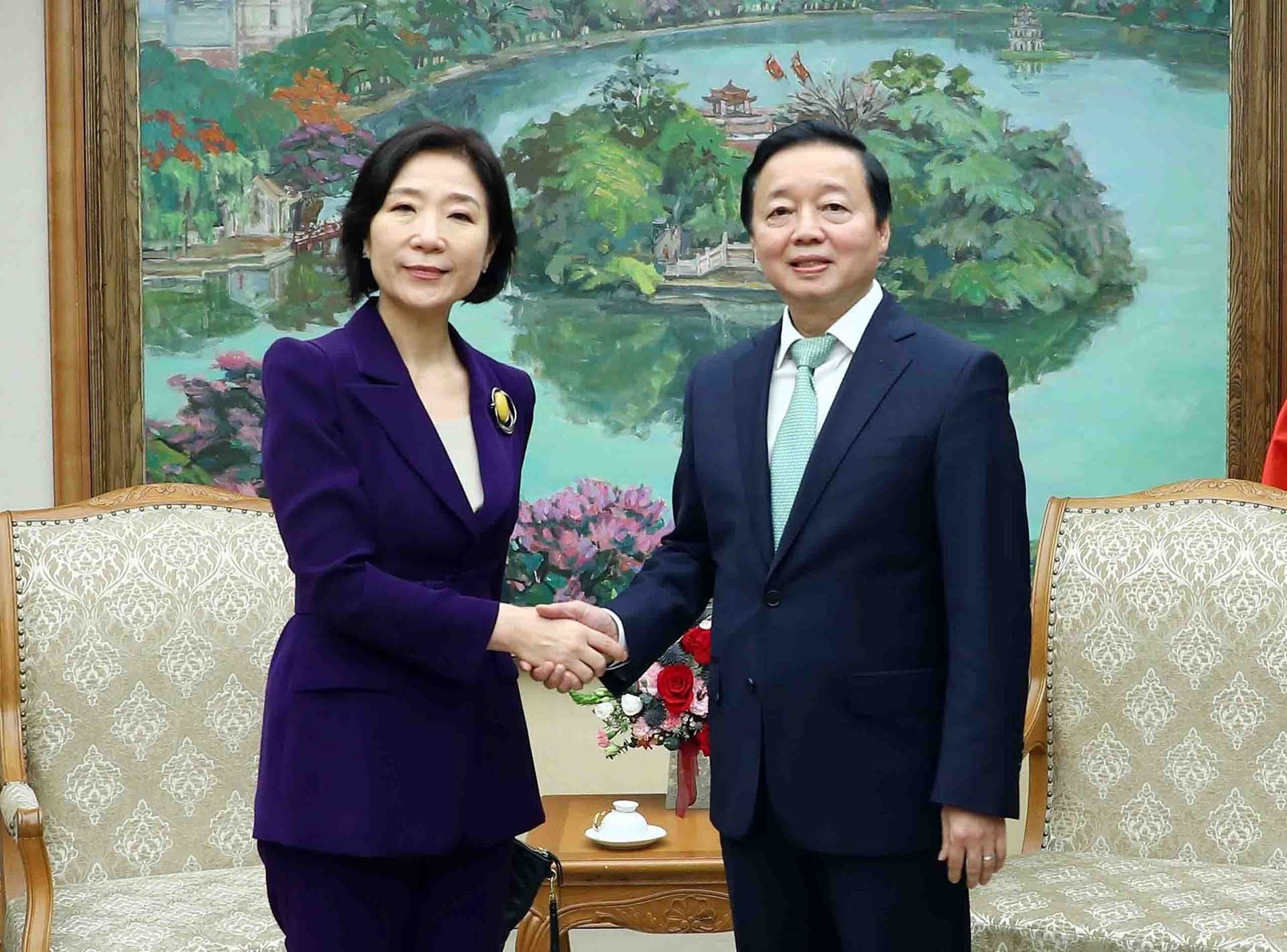 Phó Thủ tướng Trần Hồng Hà tiếp bà Oh Young-ju, Đại sứ Hàn Quốc tại Việt Nam. (Nguồn: TTXVN)