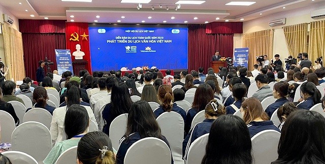 Phát triển Du lịch Văn hóa: Hướng di bền vững cho du lịch Việt Nam