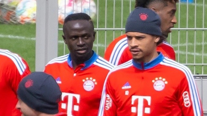'Đụng thủ' với đồng đội, Sadio Mane của Bayern Munich bị phạt những gì?
