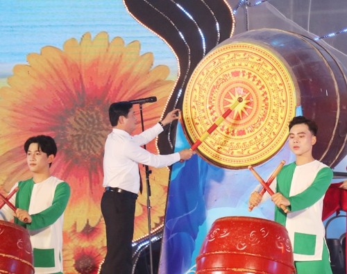 Bí thư Tỉnh ủy Thái Thanh Quý đánh trống khai hội Khai mạc Lễ hội du lịch Cửa Lò 2023, Nghệ An sẵn sàng cho mục tiêu đón 3,4 triệu lượt khách
