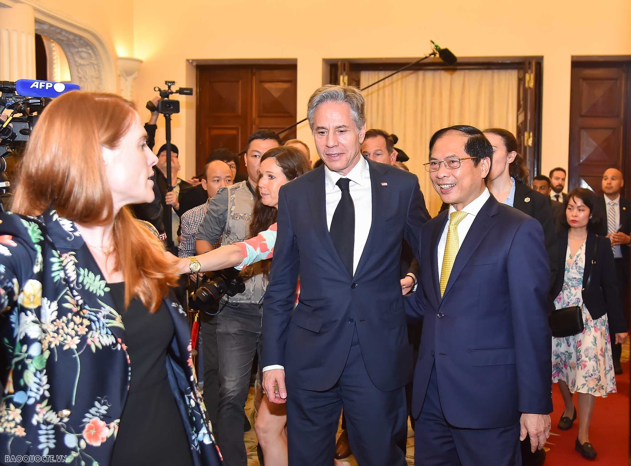 Foreign Minister Bui Thanh Son welcomed and held talks with US Secretary of State Antony Blinken Foreign Minister Bui Thanh Son welcomed US Secretary of State Antony Blinken