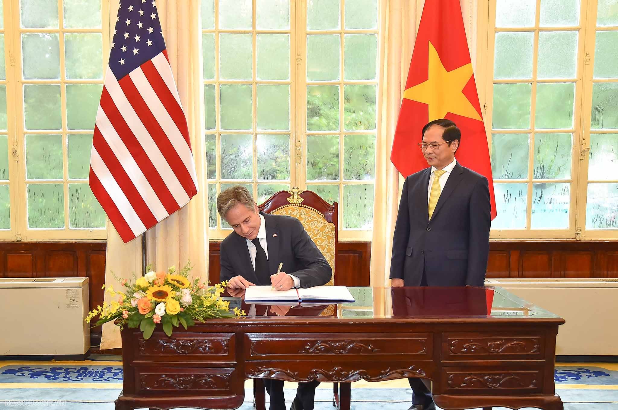 Foreign Minister Bui Thanh Son welcomed and held talks with US Secretary of State Antony Blinken Foreign Minister Bui Thanh Son welcomed US Secretary of State Antony Blinken