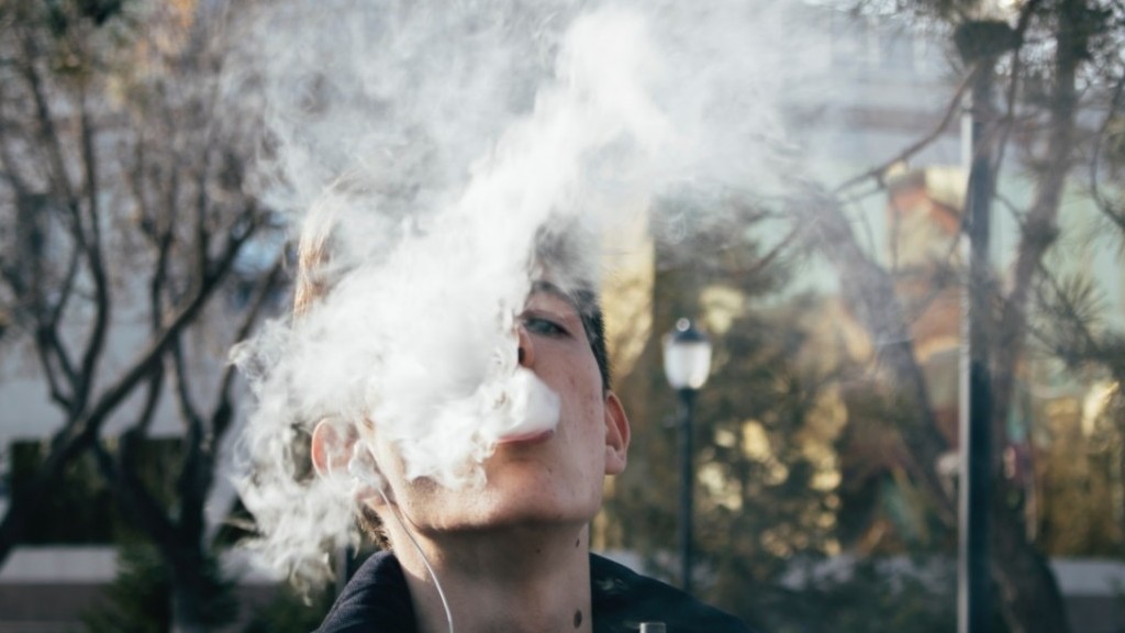 Hơn 100 quốc gia cấm thuốc lá điện tử trong trường học