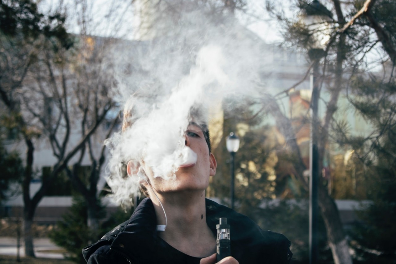 Australia siết chặt quy định về hút thuốc