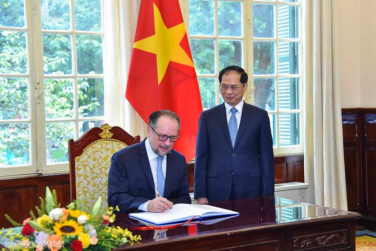 Foreign Minister Bui Thanh Son welcomed Austrian Foreign Minister Alexander Schallenberg Foreign Minister Bui Thanh Son welcomed Austrian Foreign Minister Alexander Schallenberg