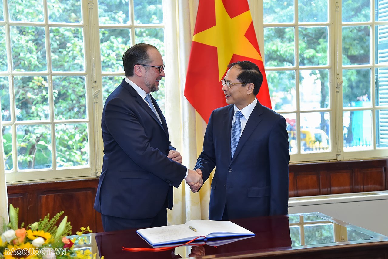 Foreign Minister Bui Thanh Son welcomed Austrian Foreign Minister Alexander Schallenberg Foreign Minister Bui Thanh Son welcomed Austrian Foreign Minister Alexander Schallenberg