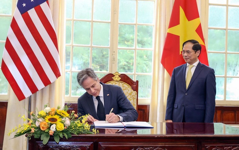 Nhìn lại chuyến thăm Việt Nam đặc biệt ấn tượng của Ngoại trưởng Hoa Kỳ Antony Blinken Nhìn lại chuyến thăm Việt Nam đặc biệt ấn tượng của Ngoại trưởng Hoa Kỳ Antony Blinken