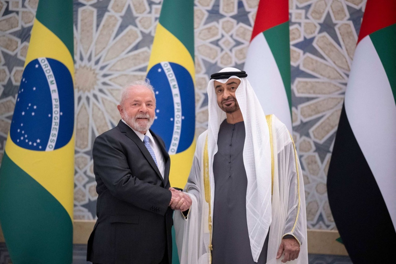 Tổng thống UAE Mohammed bin Zayed Al Nahyan đón Tổng thống Brazil Lula da Silva thăm chính thức UAE từ ngày 15-16/4. (Nguồn: AFP)
