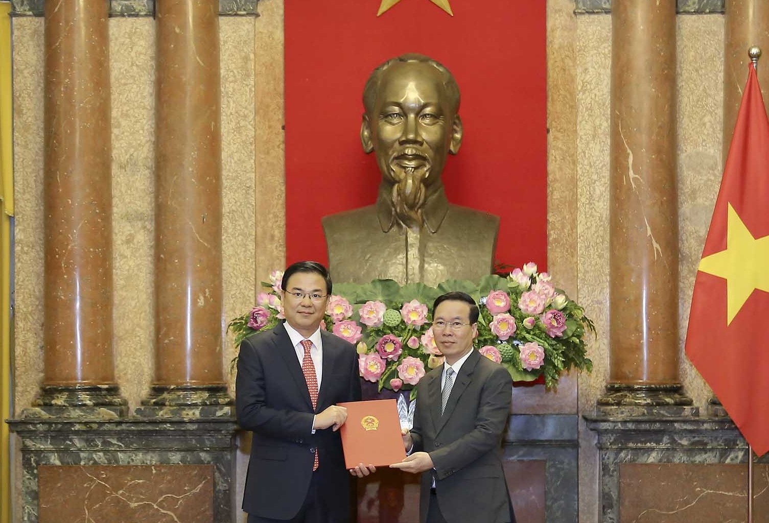 Chủ tịch nước trao quyết định bổ nhiệm Đại sứ Việt Nam tại Nhật Bản