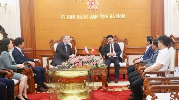 Chairman of Ha Nam People’s Committee receives Czech Ambassador