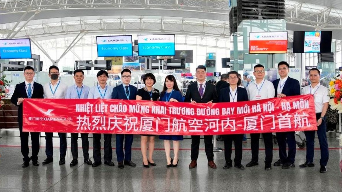 China's Xiamen Airlines operates first flight from Xiamen to Hanoi